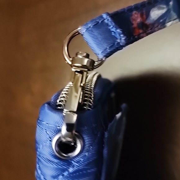 LUG Handspring Wristlet Blue Bouquet Convertible Wallet New - Picture 9 of 9